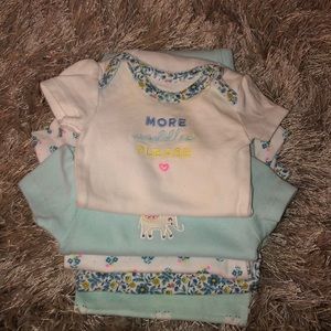 Carter’s 5 pack onesies